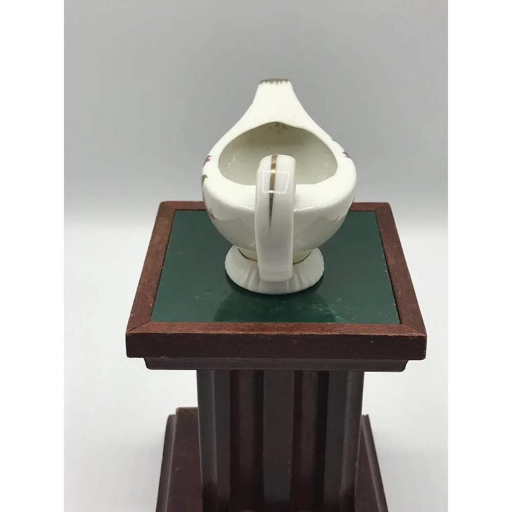 Vintage made in Japan small porcelain gravy/sauce boat.